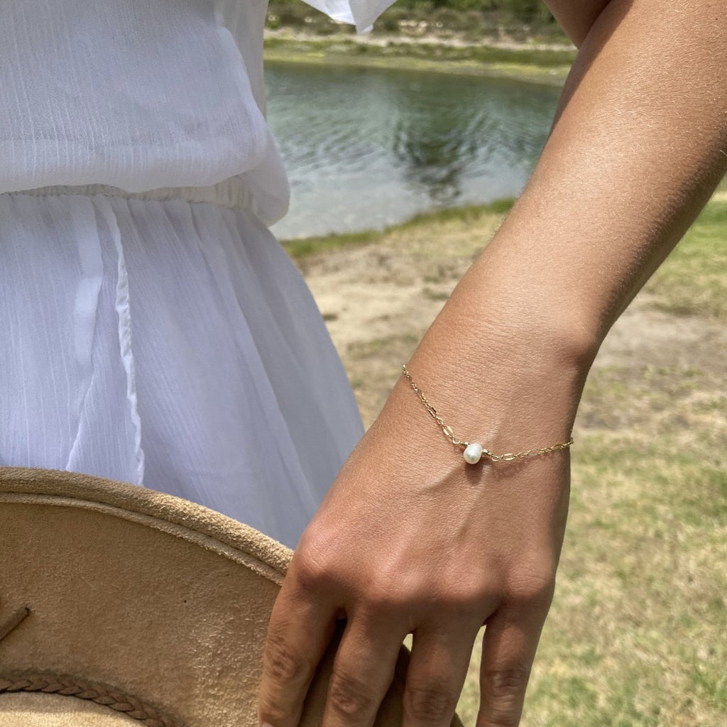Single Pearl Bracelet